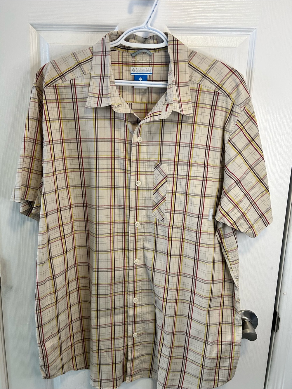Columbia Men's Beige Plaid Short-Sleeve Button-Up Shirt